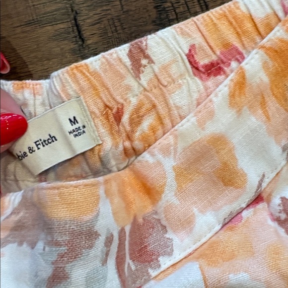 Abercrombie & Fitch Floral Print Women's Linen Shorts - Picture 3 of 7